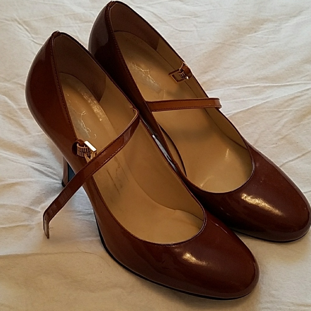 Ombre brown patent leather round toe heels